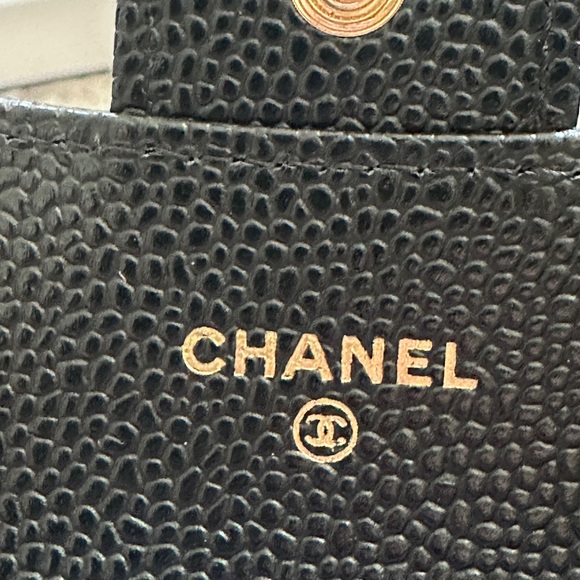 CHANEL Classic Flap Card Holder – Black Caviar Leather | Gold Hardware - Picture 13 of 15